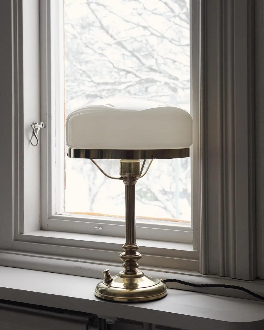 Bordslampa - Karlfeldt mässing, vit skärm
