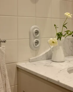 Insats jordat eluttag vitt porslin - Fontini infällt