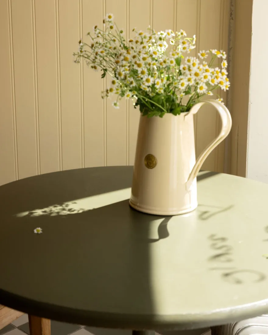 Kanna 1,8 L - Blomvas gräddvit