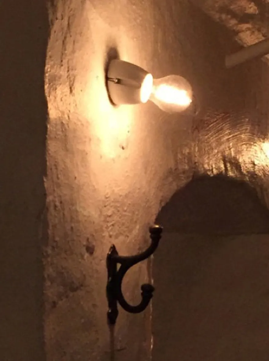 Lamphållare vit porslin - Fotlamphållare vinklad