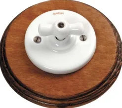 Strömbrytare trapp vitt porslin med antik träram - Fontini infällt