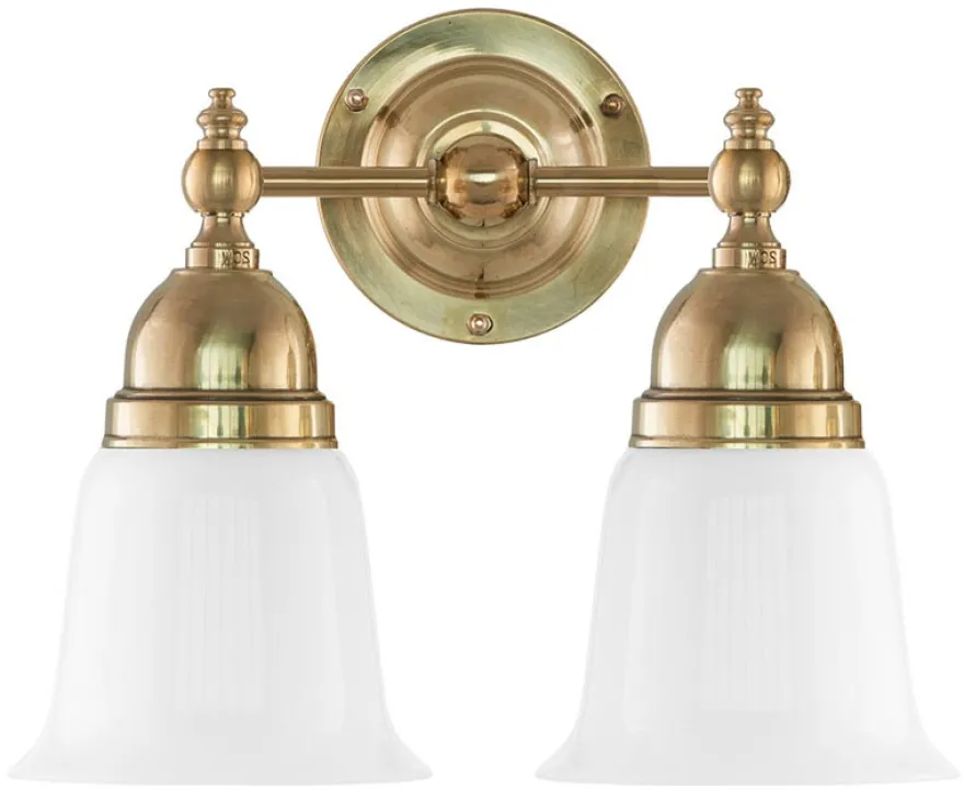 Vägglampa - Bergman mässing, opalvit klocka