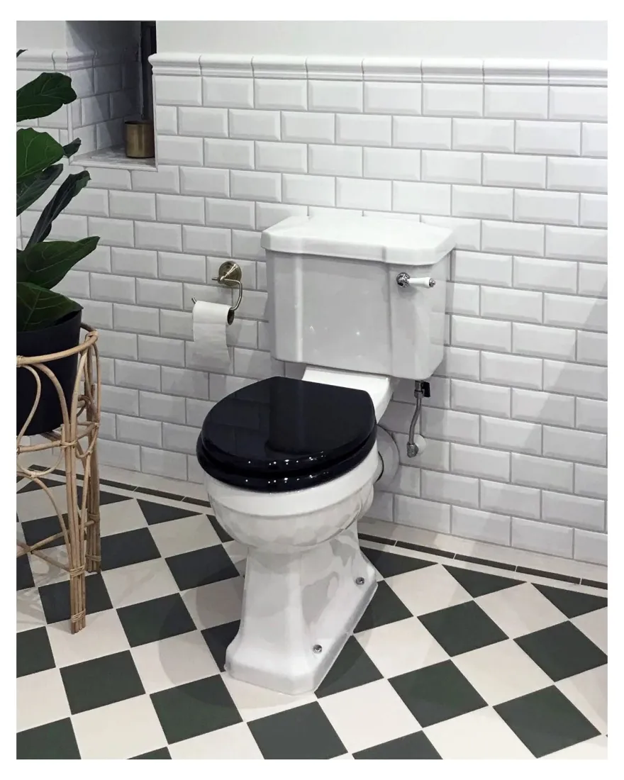 WC - Burlington golvstående toalett, smal cistern & sits, gulddetaljer