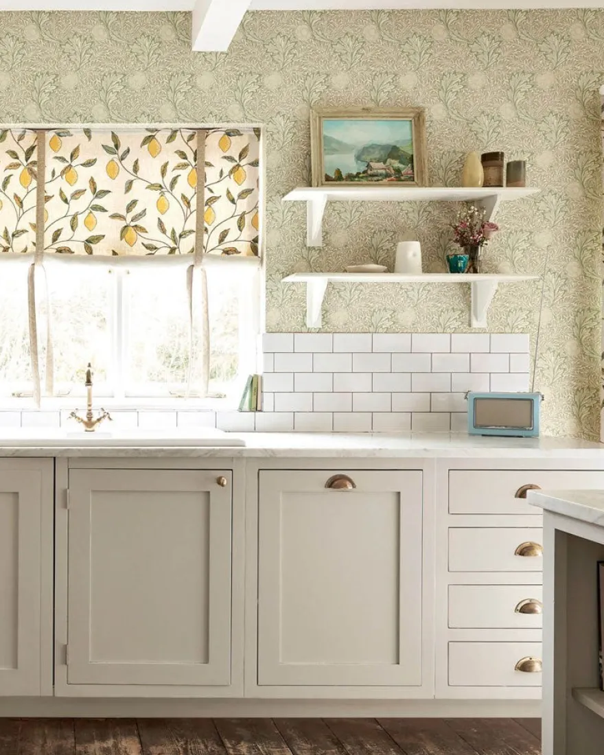 William Morris & Co. Tapet - Apple chalk ivory