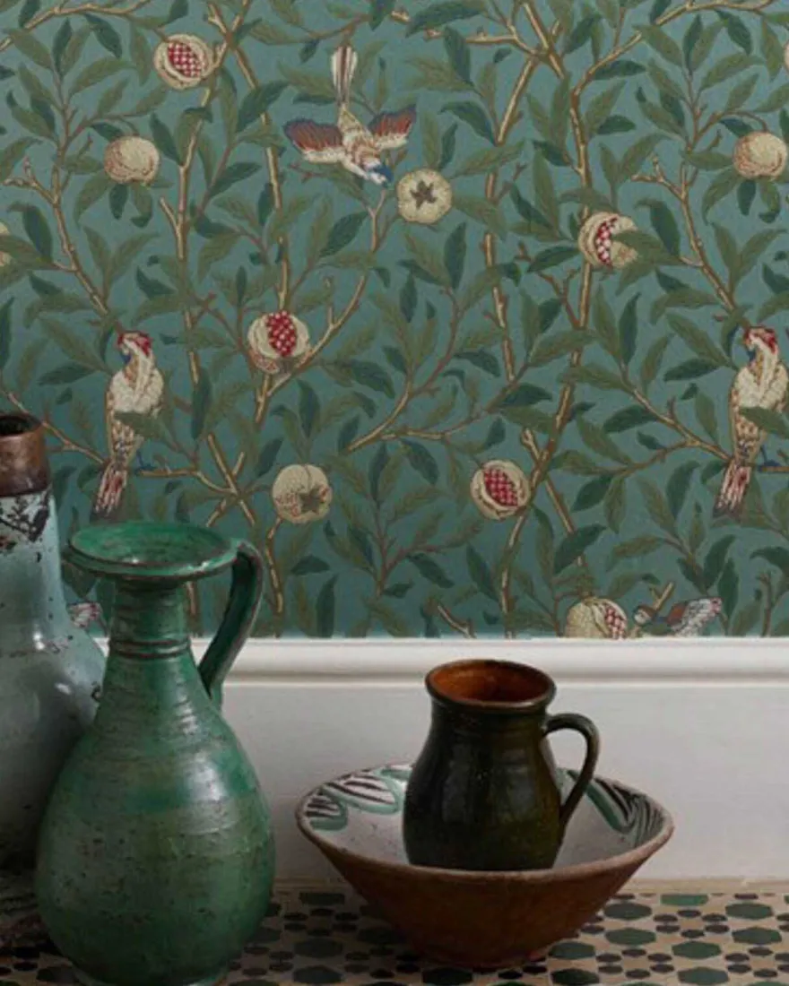 William Morris & Co. Tapet - Bird & Pomegranate Bayleaf/Cream