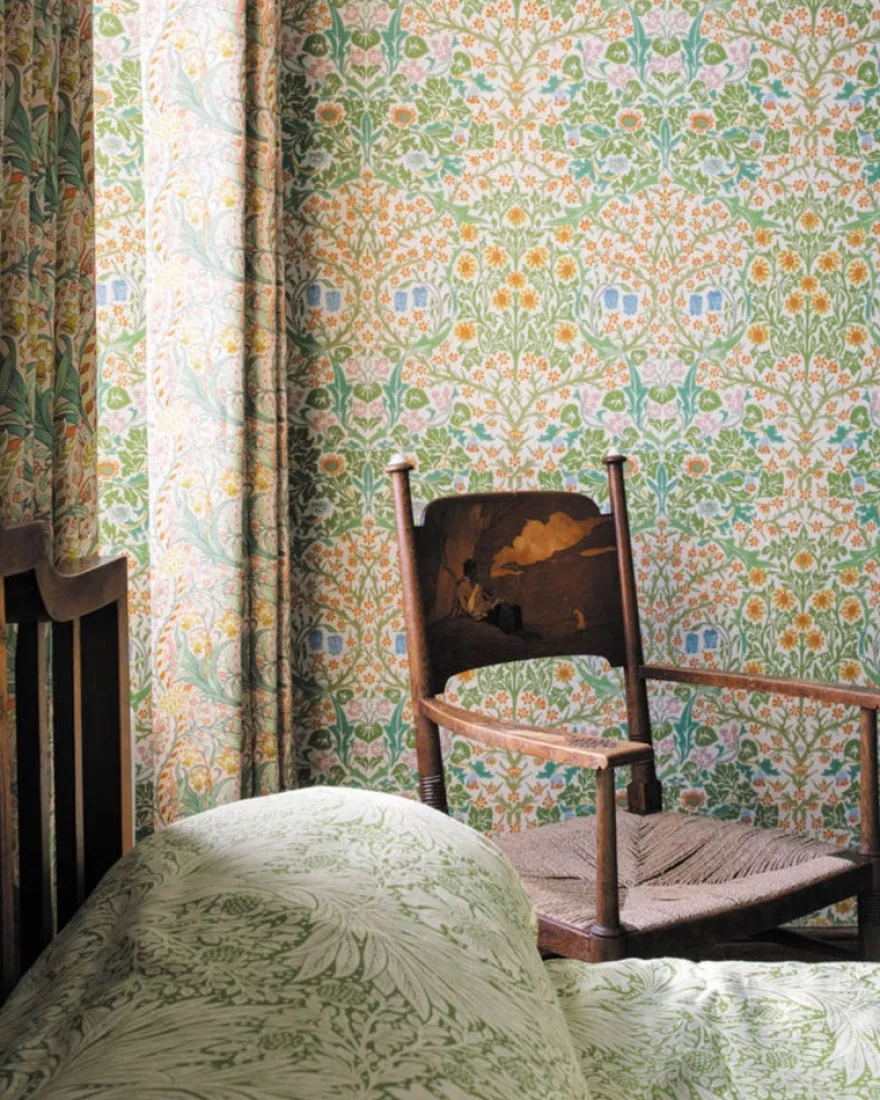 William Morris & Co. Tapet - Blackthorn spring
