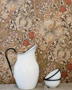 William Morris & Co. Tapet - Golden Lily Pale Biscuit
