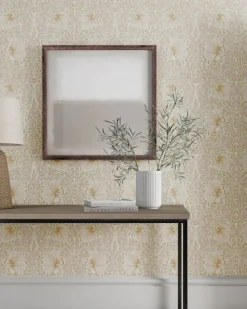 William Morris & Co. Tapet - Pimpernel Sap Green/Strawberry
